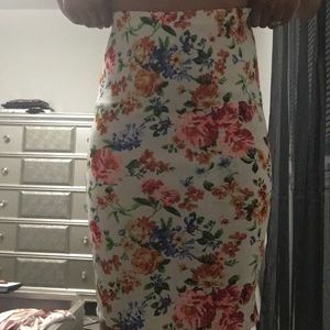 Flowery pencil skirt